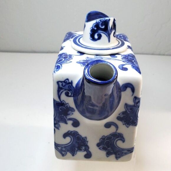 Blue & White Porcelain teapot with distinctive square shape & floral pattern VTG - Picture 3 of 8